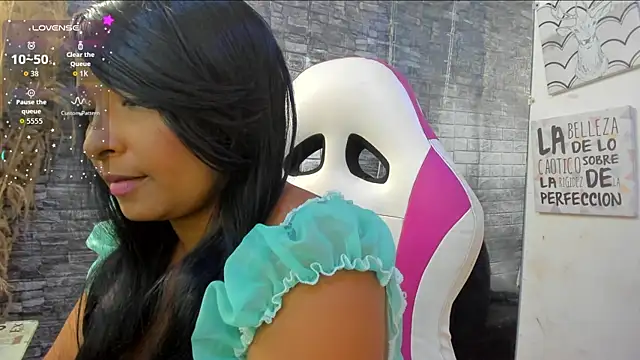 Snapshot of paola_ih chatting on 07/18/26, 02:14 paola ih online show from 07/18/26, 02:14