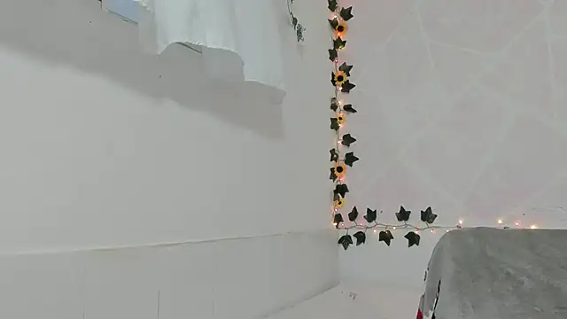 paola ih online show from 10/27/25, 01:12