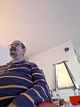Snapshot of silvio-aus-luzern-CH chatting on 01/01/25, 02:09 silvio-aus-luzern-CH online show from 01/01/25, 02:09