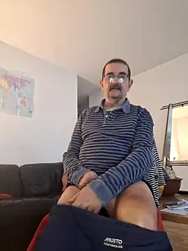 Snapshot of silvio-aus-luzern-CH chatting on 01/09/25, 02:40 silvio-aus-luzern-CH online show from 01/09/25, 02:40