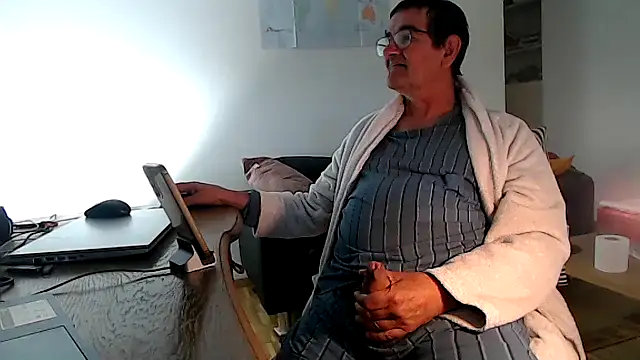 Snapshot of silvio-aus-luzern-CH chatting on 05/14/26, 07:27 silvio-aus-luzern-CH online show from 05/14/26, 07:27