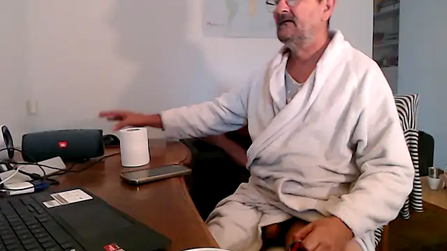 Snapshot of silvio-aus-luzern-CH chatting on 10/07/25, 06:14 silvio-aus-luzern-CH online show from 10/07/25, 06:14