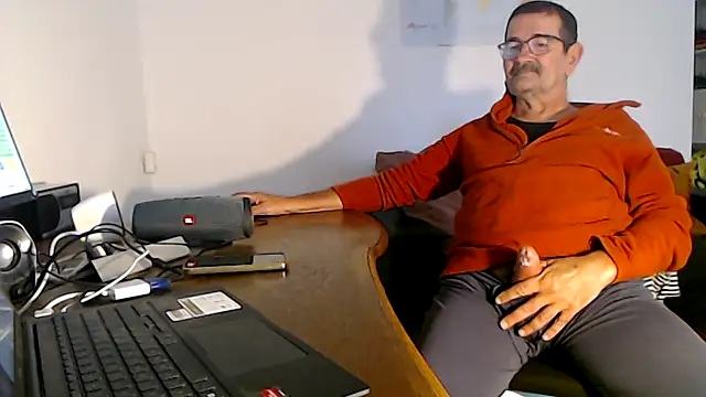 Snapshot of silvio-aus-luzern-CH chatting on 10/20/25, 08:04 silvio-aus-luzern-CH online show from 10/20/25, 08:04