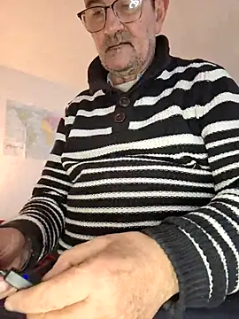 Snapshot of silvio-aus-luzern-CH chatting on 02/18/25, 01:33 silvio-aus-luzern-CH online show from 02/18/25, 01:33