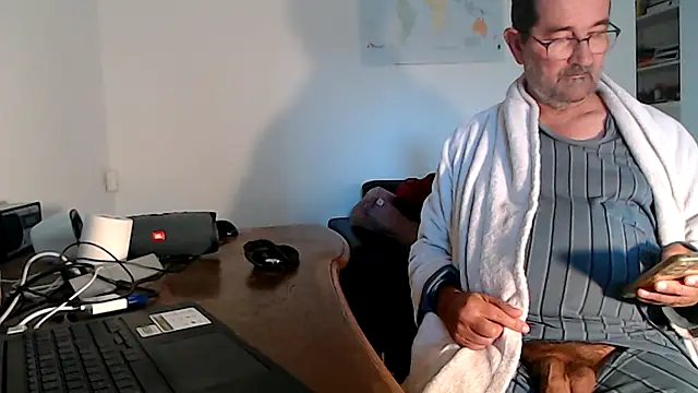 Snapshot of silvio-aus-luzern-CH chatting on 10/05/25, 08:16 silvio-aus-luzern-CH online show from 10/05/25, 08:16