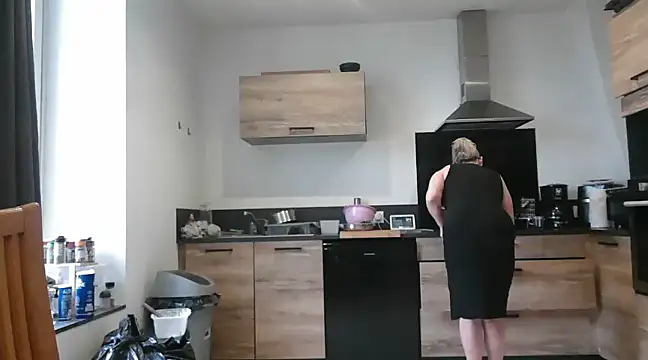 Snapshot of lilie69 chatting on 02/12/25, 11:07 lilie69 online show from 02/12/25, 11:07