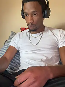 Snapshot of Tristris100 chatting on 09/15/25, 04:40 Tristris100 online show from 09/15/25, 04:40