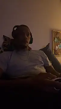 Snapshot of Tristris100 chatting on 10/28/25, 12:22 Tristris100 online show from 10/28/25, 12:22