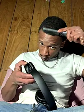 Snapshot of Tristris100 chatting on 12/08/24, 03:50 Tristris100 online show from 12/08/24, 03:50