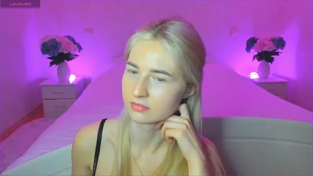 Snapshot of AnnaCarrera chatting on 01/08/25, 01:32 AnnaCarrera online show from 01/08/25, 01:32