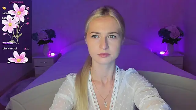 AnnaCarrera online show from 10/25/25, 07:03