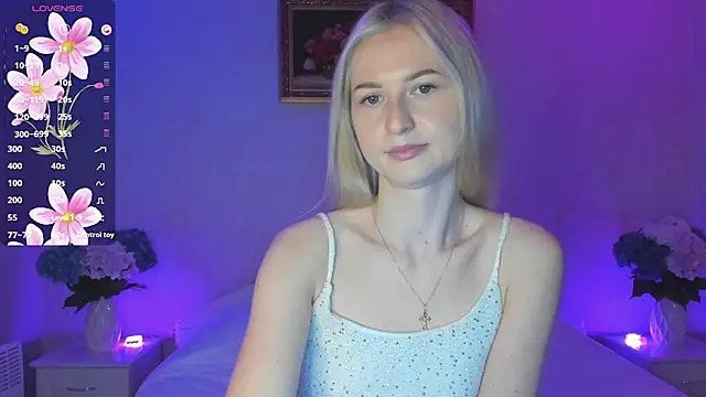 Snapshot of AnnaCarrera chatting on 10/16/25, 06:27 AnnaCarrera online show from 10/16/25, 06:27