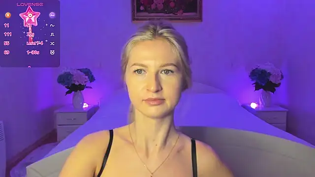 AnnaCarrera online show from 11/18/25, 08:34