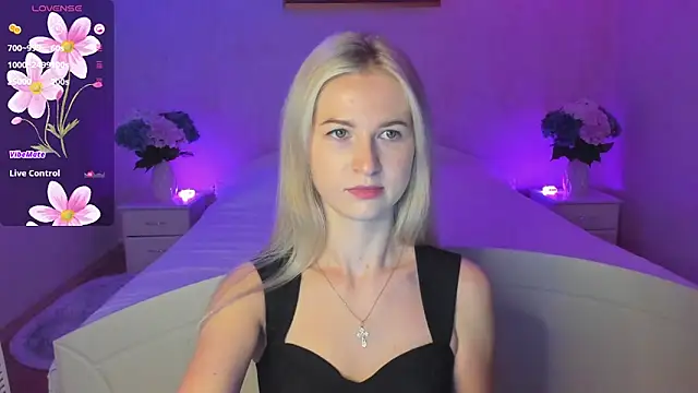 Snapshot of AnnaCarrera chatting on 10/13/25, 09:05 AnnaCarrera online show from 10/13/25, 09:05