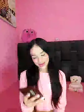 Snapshot of secretgreisy_ chatting on 12/13/24, 02:32 secretgreisy online show from 12/13/24, 02:32