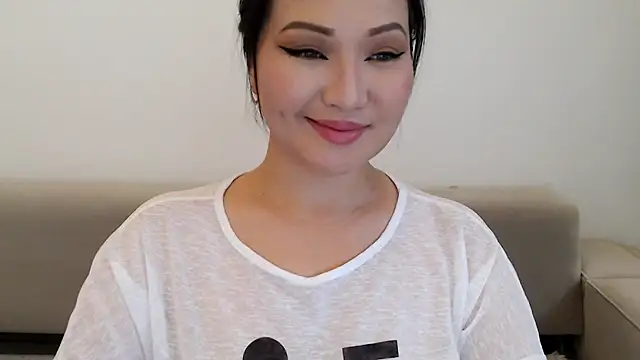 Snapshot of DanyMin chatting on 11/04/25, 07:34 DanyMin online show from 11/04/25, 07:34