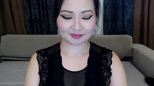 Snapshot of DanyMin chatting on 11/17/25, 07:34 DanyMin online show from 11/17/25, 07:34