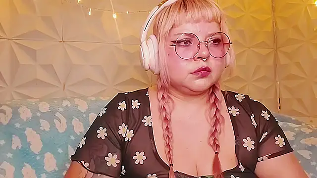 Satyn doll online show from 05/17/26, 12:32