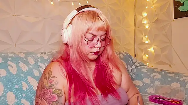 Snapshot of Satyn_doll chatting on 06/30/26, 01:05 Satyn doll online show from 06/30/26, 01:05