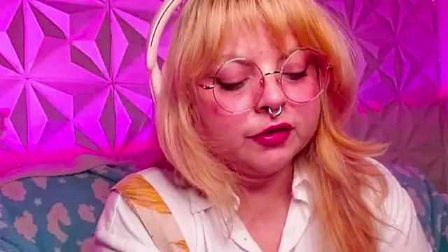 Satyn doll online show from 10/15/25, 12:09