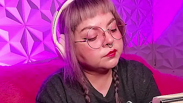 Satyn doll online show from 11/02/25, 10:15