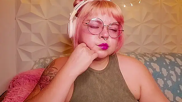 Snapshot of Satyn_doll chatting on 06/26/26, 10:48 Satyn doll online show from 06/26/26, 10:48