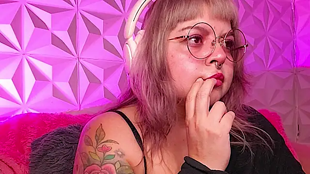 Satyn doll online show from 11/25/25, 11:27