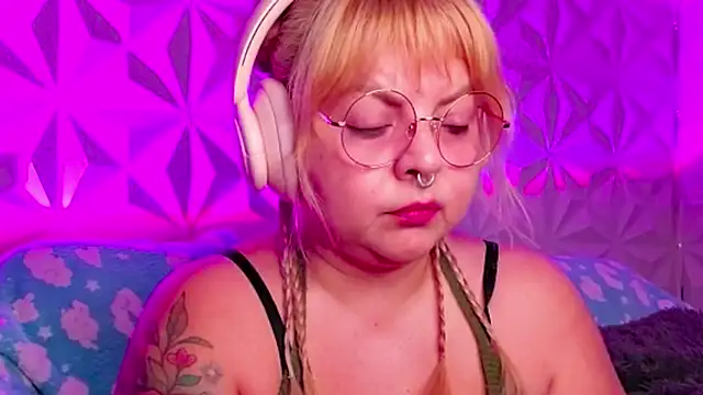 Satyn doll online show from 10/05/25, 10:22