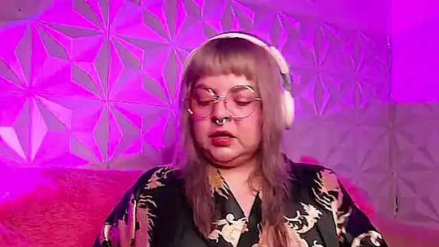 Satyn doll online show from 11/16/25, 10:35