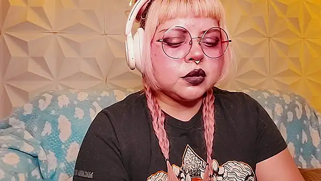 Satyn doll online show from 05/15/26, 11:47