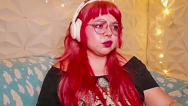 Snapshot of Satyn_doll chatting on 06/18/26, 11:21 Satyn doll online show from 06/18/26, 11:21