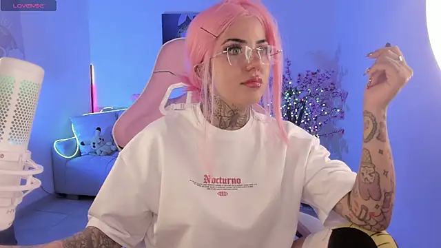 cute catlyn online show from 04/17/26, 03:15