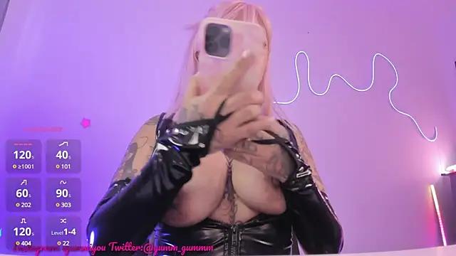 Snapshot of cute_catlyn chatting on 03/18/25, 05:12 cute catlyn online show from 03/18/25, 05:12
