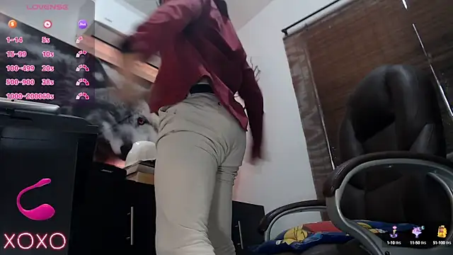 Snapshot of randyluke chatting on 09/19/25, 02:10 randyluke online show from 09/19/25, 02:10