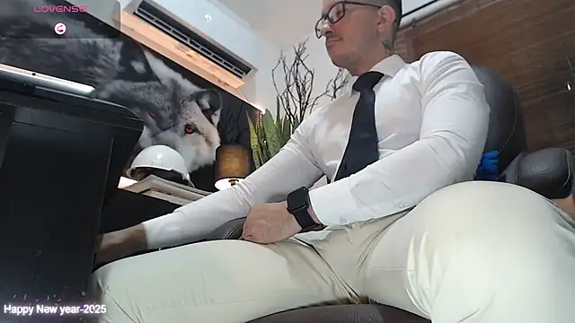 Snapshot of randyluke chatting on 02/25/25, 07:27 randyluke online show from 02/25/25, 07:27