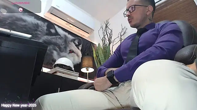 Snapshot of randyluke chatting on 02/21/25, 09:02 randyluke online show from 02/21/25, 09:02