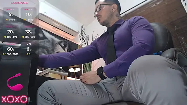 Snapshot of randyluke chatting on 11/14/25, 10:30 randyluke online show from 11/14/25, 10:30