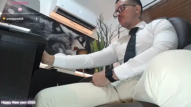 Snapshot of randyluke chatting on 02/06/25, 08:34 randyluke online show from 02/06/25, 08:34