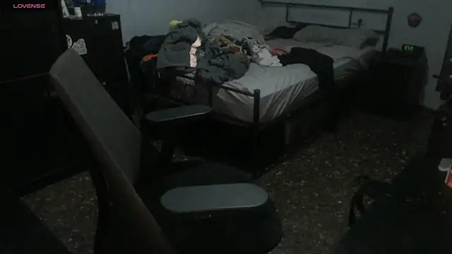 SexxxyLouis online show from 12/23/25, 08:24