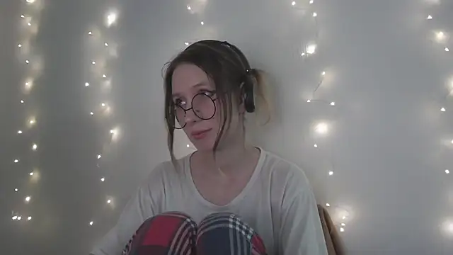 Snapshot of _Hanna_Moon_ chatting on 12/05/25, 10:14 Hanna Moon online show from 12/05/25, 10:14