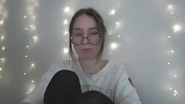 Snapshot of _Hanna_Moon_ chatting on 11/30/25, 11:11 Hanna Moon online show from 11/30/25, 11:11