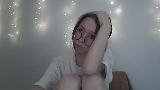 Snapshot of _Hanna_Moon_ chatting on 11/28/25, 11:43 Hanna Moon online show from 11/28/25, 11:43