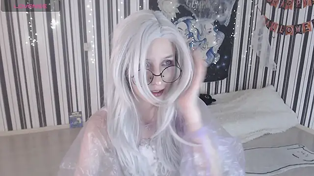 Snapshot of _Hanna_Moon_ chatting on 10/30/25, 10:35 Hanna Moon online show from 10/30/25, 10:35