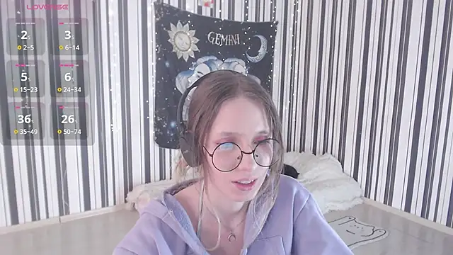 Snapshot of _Hanna_Moon_ chatting on 10/18/25, 09:22 Hanna Moon online show from 10/18/25, 09:22