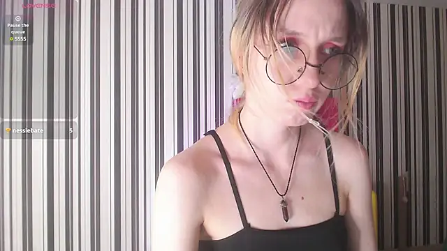 Snapshot of _Hanna_Moon_ chatting on 12/12/24, 09:19 Hanna Moon online show from 12/12/24, 09:19
