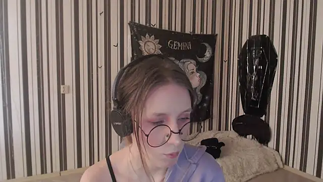 Snapshot of _Hanna_Moon_ chatting on 11/04/25, 12:09 Hanna Moon online show from 11/04/25, 12:09