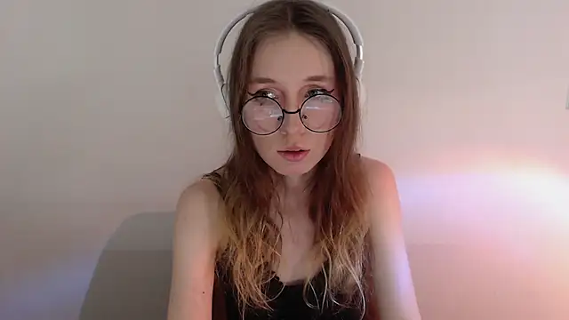 Hanna Moon  online show from 05/13/26, 11:17