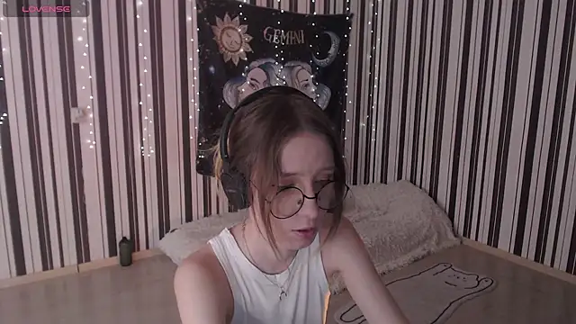 Snapshot of _Hanna_Moon_ chatting on 09/19/25, 09:13 Hanna Moon online show from 09/19/25, 09:13