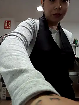 Snapshot of little_susie chatting on 12/23/25, 10:14 little susie online show from 12/23/25, 10:14