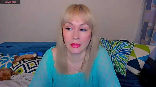 Snapshot of EllenMoore chatting on 06/01/26, 03:07 EllenMoore online show from 06/01/26, 03:07